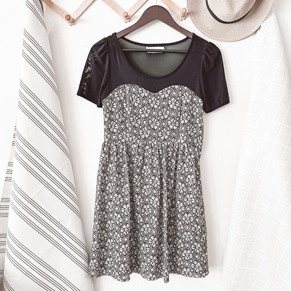 Anthropologie A’reve Neutral Floral Lace Sleeve Dress - Picture 1 of 3